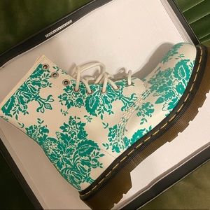 Rare doc martens -New- Size 7